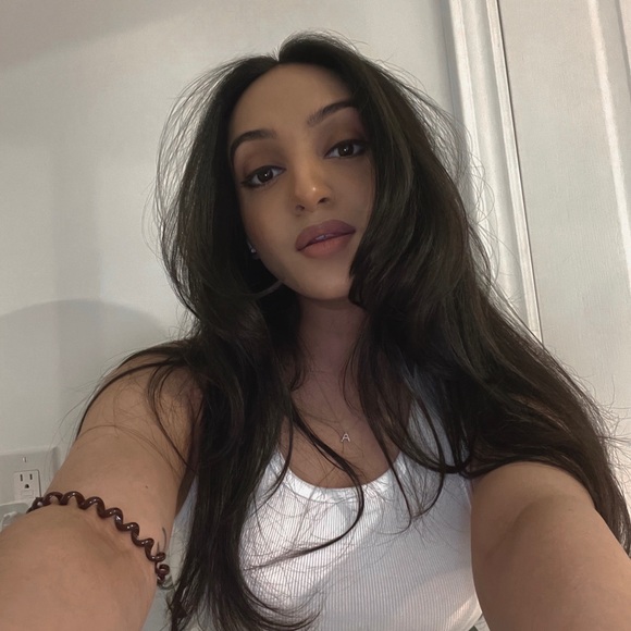 Meet your Posher, Mariah! - Picture 3 of 10